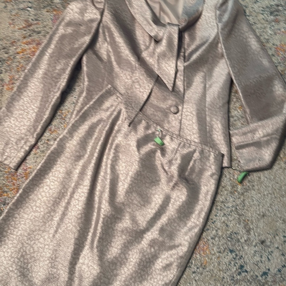 Le Suit Elegant Champagne Metallic Dress Suit 4